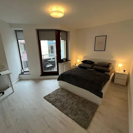 New Old Town -6 People - 200m Town Hall Vratislav