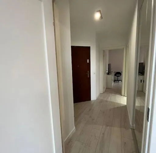 New Old Town -6 People - 200m Town Hall Apartment *